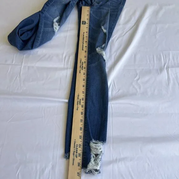 Judy Blue Size 7/28 Heavy Distressed Skinny Jeans Raw Hem Medium Wash - Picture 6 of 8